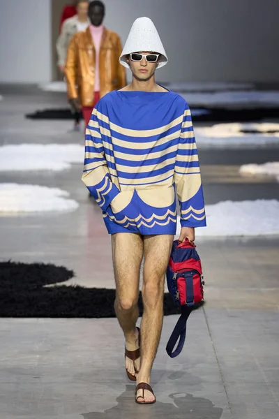 Look 24